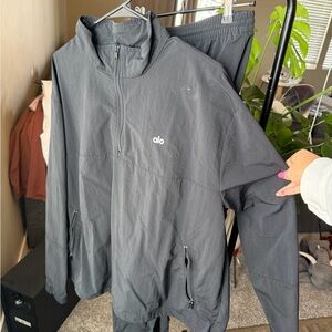 ALO Yoga Men's Charcoal Windbreaker set